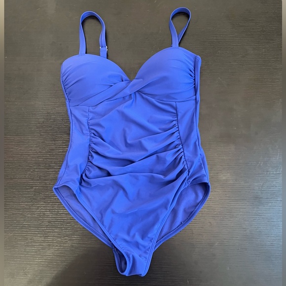 ❣️🆕Jaclyn Smith Ruched Front One Piece Swimsuit❣️ - Picture 8 of 9